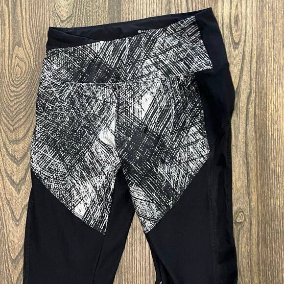 Bally Total Fitness Capri Leggings High-Rise Pull-On Printed Black White Size S - Picture 4 of 8